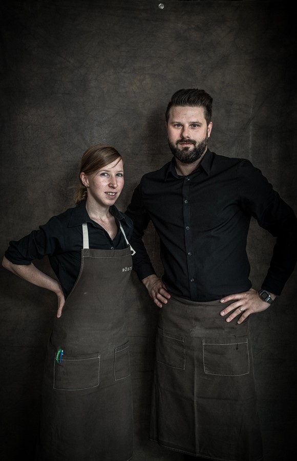 Sandra-Daniela Stucki und Michal Otte zeigen den Bernern in der Rösterei Kaffee und Bar, wie vielfältig ihr Lieblingsprodukt ist. 