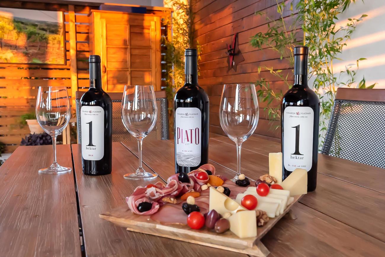 1 Hektar & Plato 1 Hektar & Plato