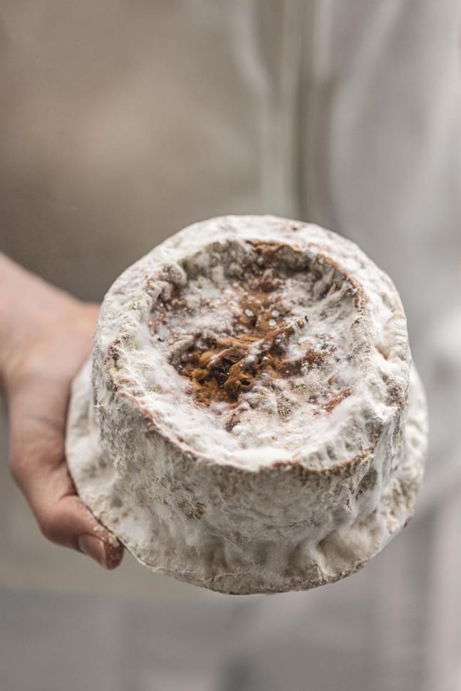 Der Boulait, ein im Militärbunker gereifter Käse, erinnert geschmacklich etwas an den Vacherin Fribourgeois.
