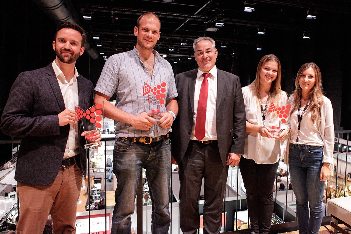 Die drei Gewinner mit Urs Gscheidle (Mitte), Geschäftsführer der Horego AG, welche die Preisgelder sponserte.