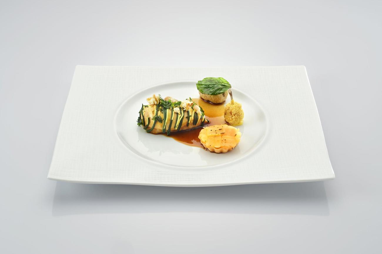Daniele Angelosanto Hauptspeise: Zweierlei vom Schweizer Poulet – Jus abgeschmeckt mit Essig – konfierte Kartoffel – Karottenfantasie Daniele Angelosanto Hauptspeise: Zweierlei vom Schweizer Poulet – Jus abgeschmeckt mit Essig – konfierte Kartoffel – Karottenfantasie