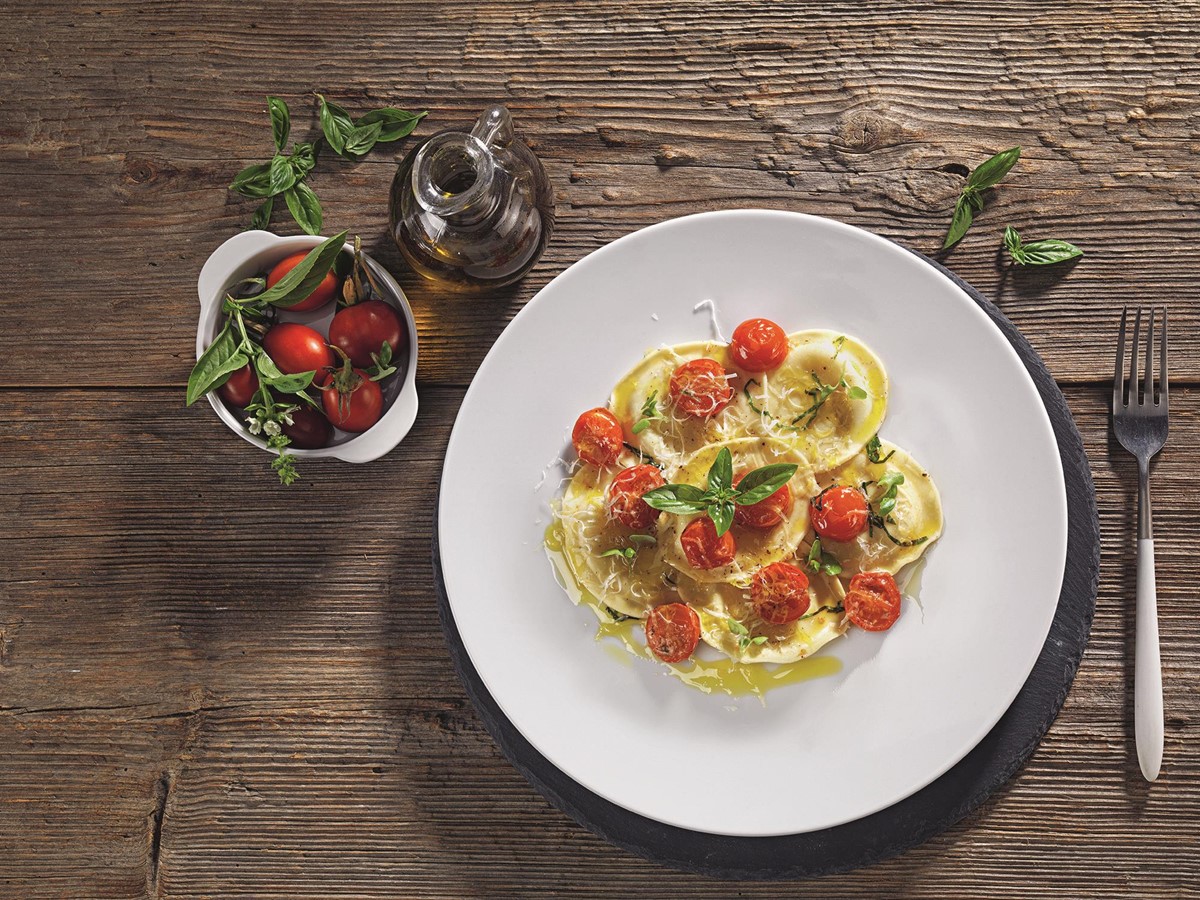 Ob Pomodori-Burrata oder Ossobuco: Mit den Cappellacci der Pastinella-Linie Collection kommen nur beste Zutaten auf den Tisch.