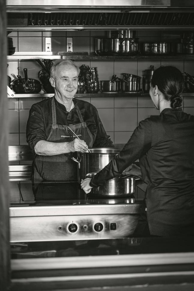Giorgio Bernard ist im Südtirol, bei Sterzingen, aufgewachsen.