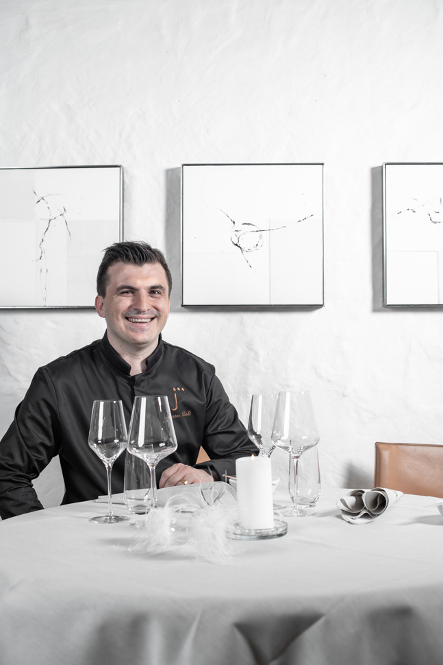 Er gehört neu in den Reigen der Ein-Sterner: Agron Lleshi vom Jägerhof in St. Gallen. Er gehört neu in den Reigen der Ein-Sterner: Agron Lleshi vom Jägerhof in St. Gallen.