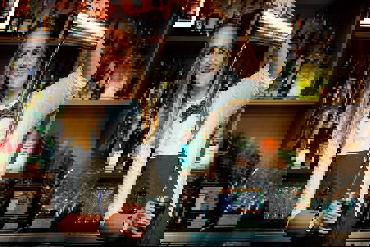 Versucht mit Plop-Up, in der Krise ein Stück Unbeschwertheit zu bewahren: Aline Piazza, die das Festival im Rahmen ihrer Bachelorarbeit an der Zürcher Hochschule der Künste realisiert. Versucht mit Plop-Up, in der Krise ein Stück Unbeschwertheit zu bewahren: Aline Piazza, die das Festival im Rahmen ihrer Bachelorarbeit an der Zürcher Hochschule der Künste realisiert.