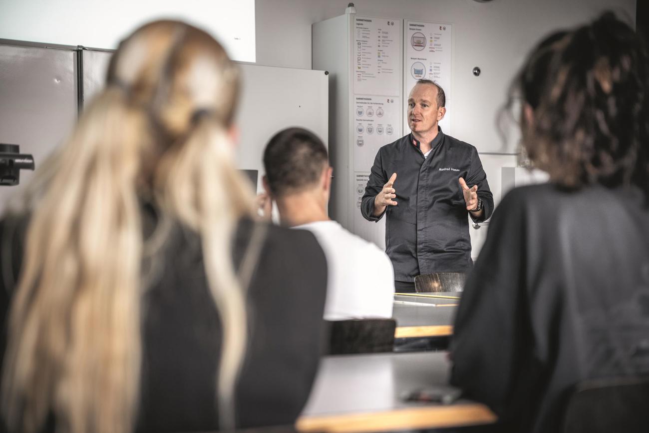 Manfred Hamsa von Hügli Nährmittel AG hat den Fleischfachkurs an der Berufsfachschule mitinitiiert.