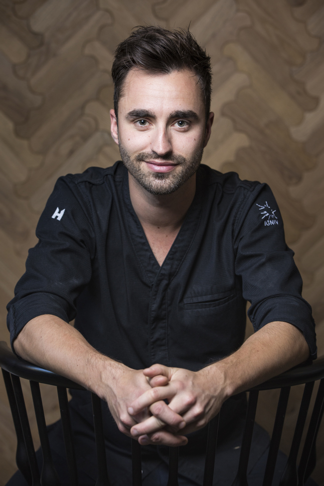 Aufgestiegen: Silvio Germann hält im Igniv by Andreas Caminada in Bad Ragaz neu zwei Sterne. (Foto: Nik Hunger) Aufgestiegen: Silvio Germann hält im Igniv by Andreas Caminada in Bad Ragaz neu zwei Sterne. (Foto: Nik Hunger)