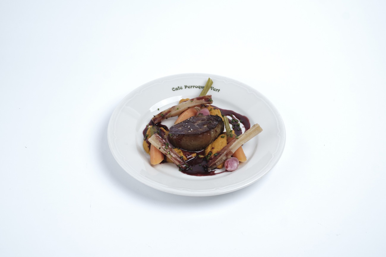 Einer klassisch gebratenen Entenleber darf man bereits mit einer mittelkräftigen Zigarre zu Leibe rücken.