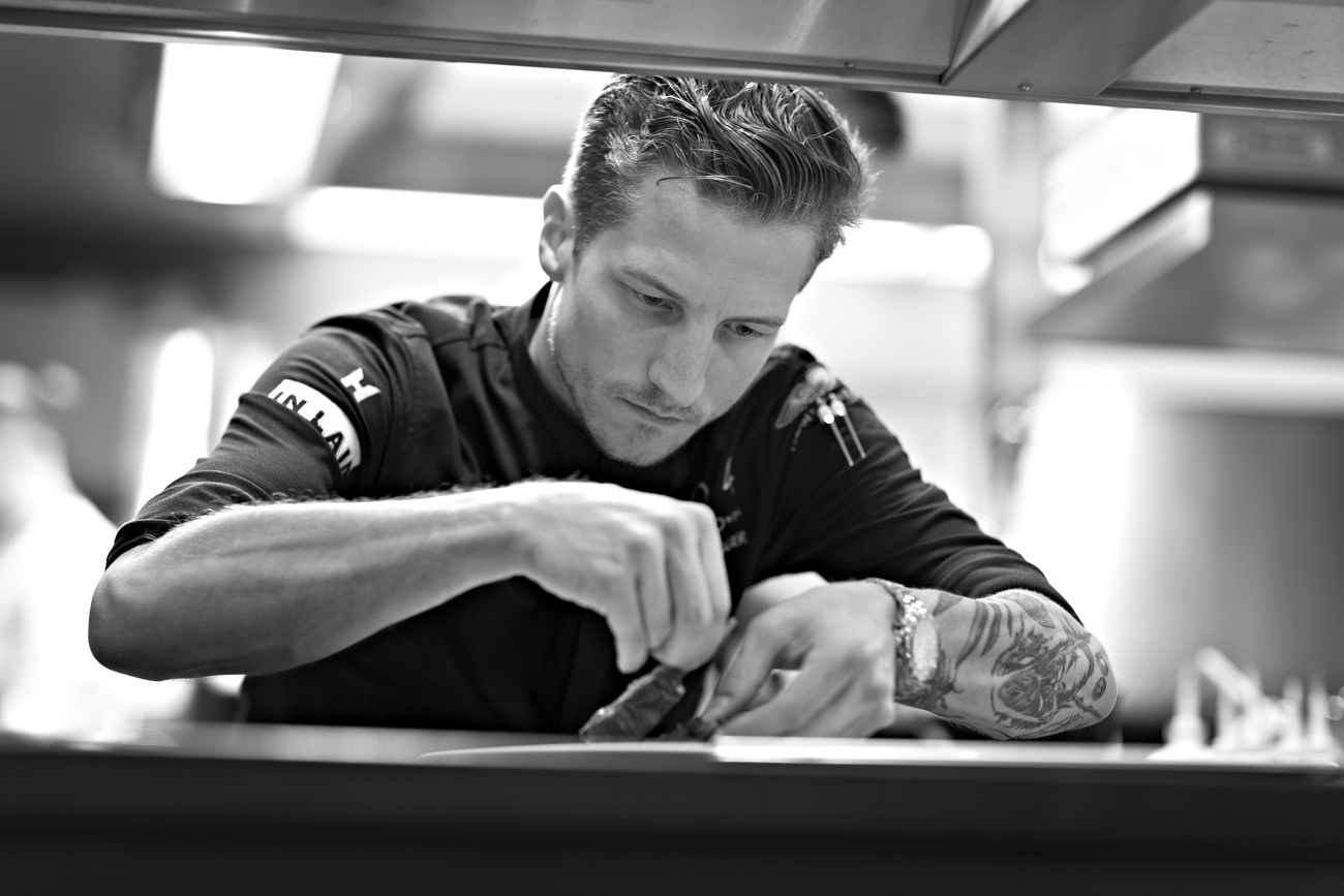 Auch er hat nun einen Stern: Thomas Bissegger vom 1904 designed by Lagonda in Zürich. Auch er hat nun einen Stern: Thomas Bissegger vom 1904 designed by Lagonda in Zürich.