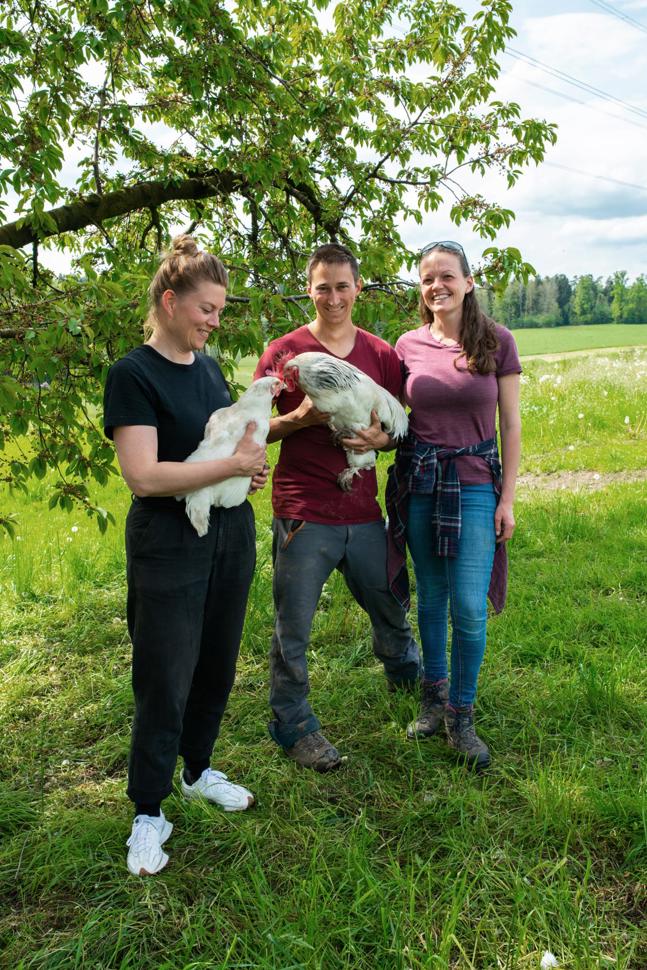 Anna Pearson mit Martin und Judith Frei vom Biohof Rinderbrunnen Anna Pearson mit Martin und Judith Frei vom Biohof Rinderbrunnen